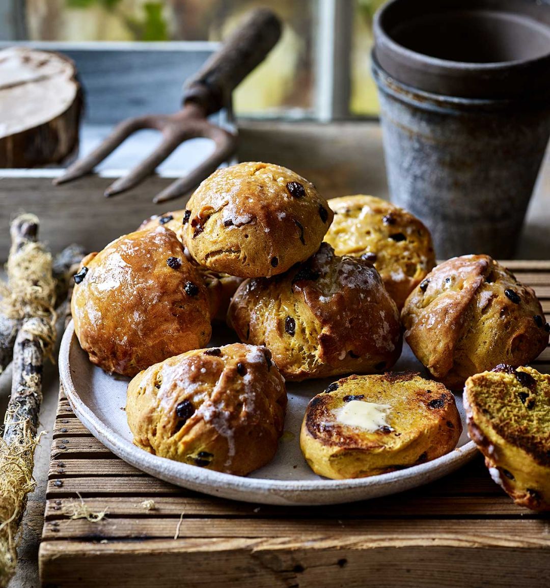 Cornish saffron buns 