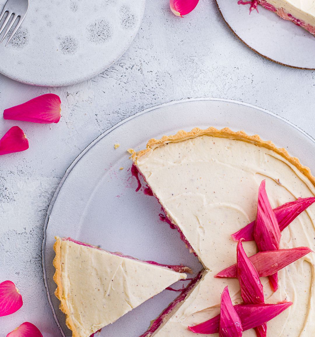 White chocolate and rhubarb tart