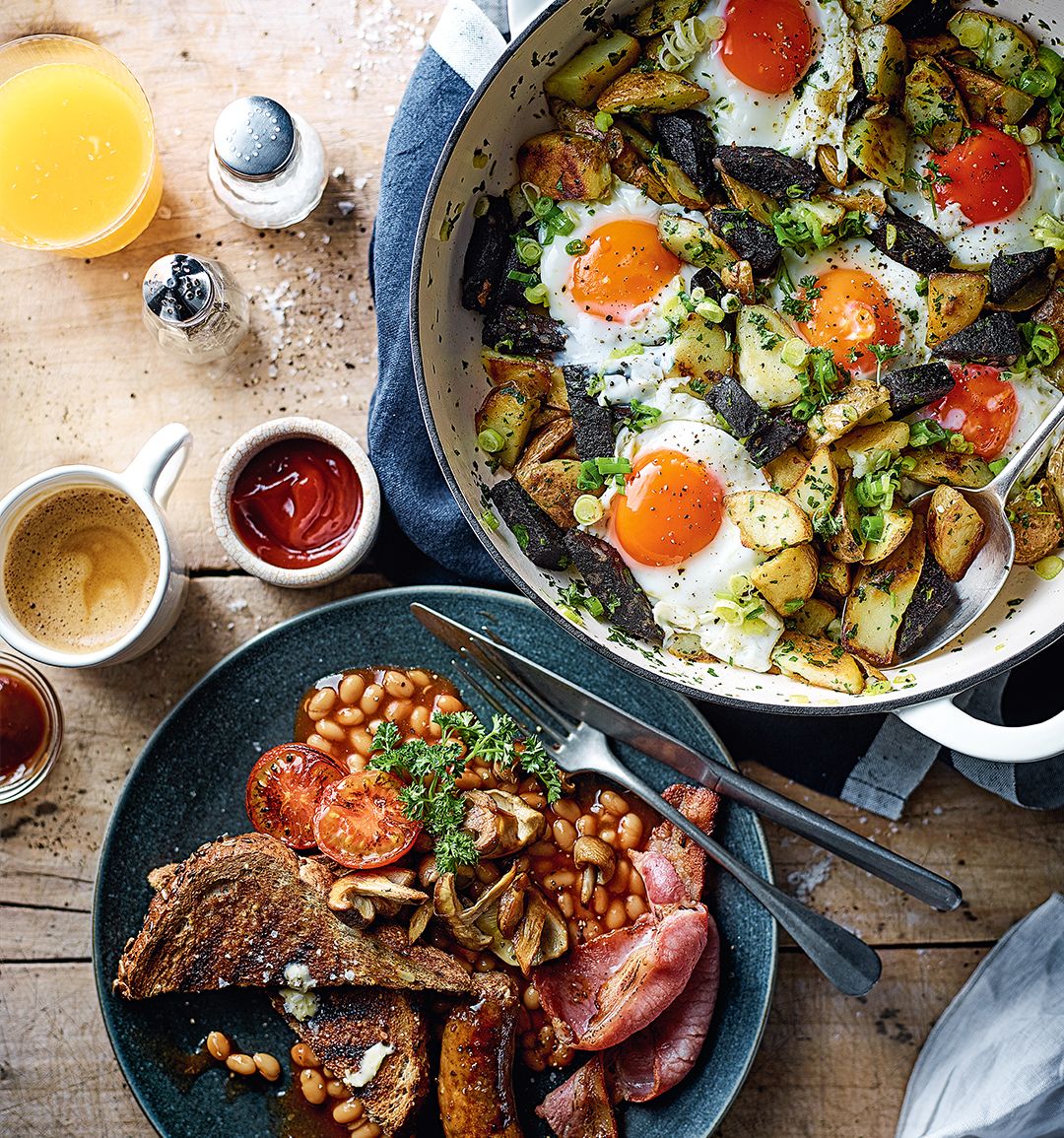 Full English fry-up with black pudding hash
