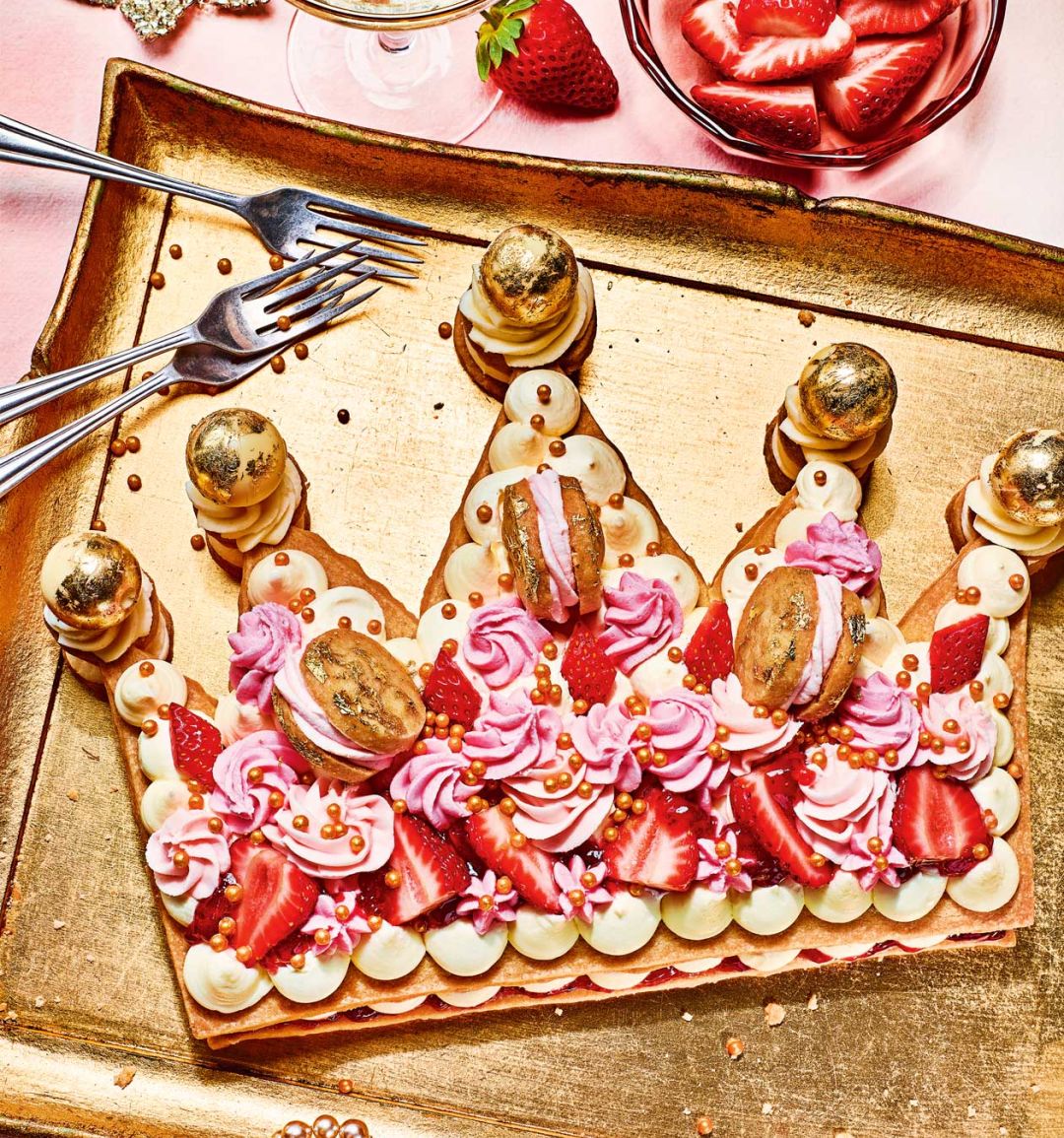 Strawberry crown shortbread cake