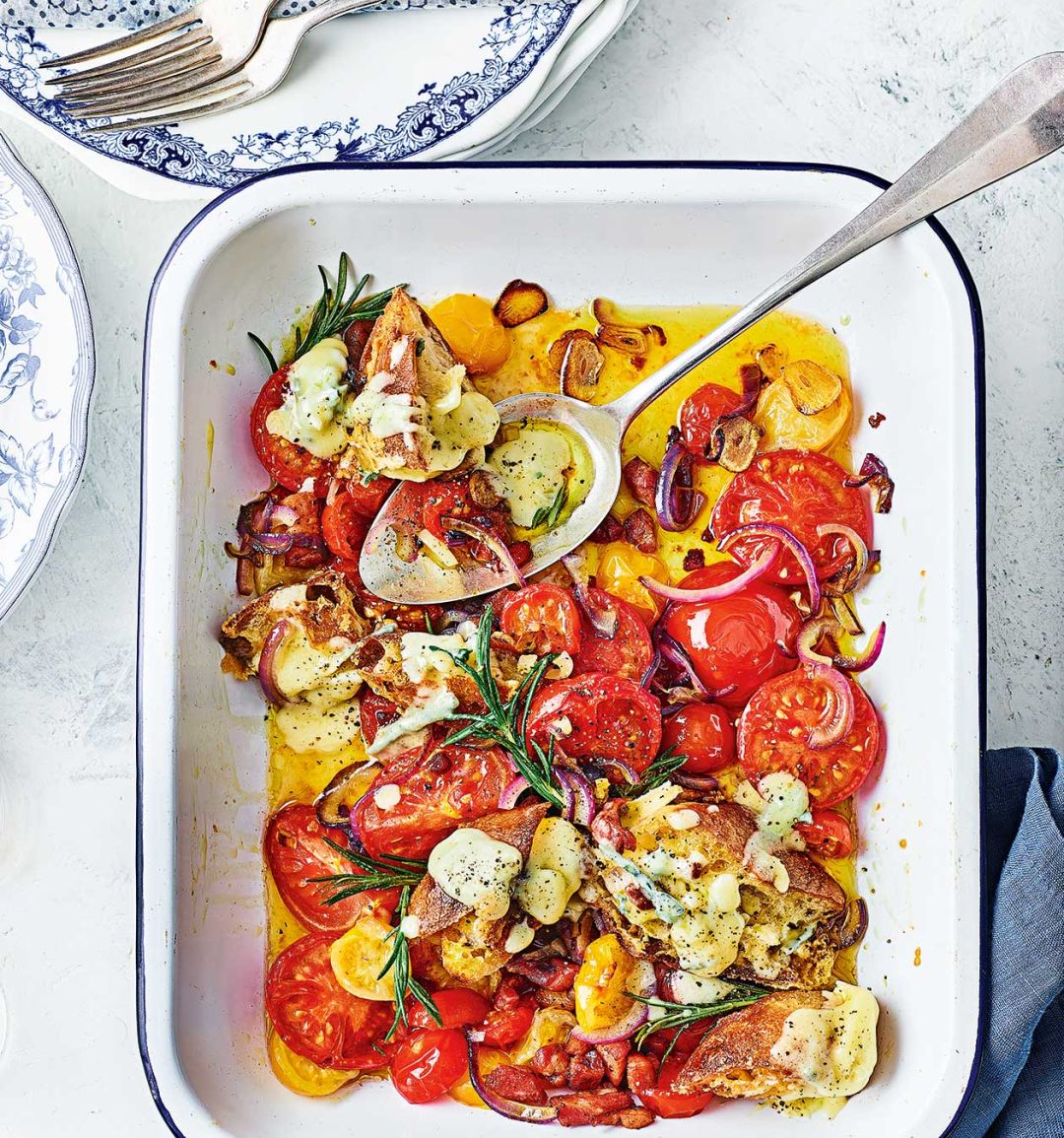 Cheese, bacon and tomato toastie traybake