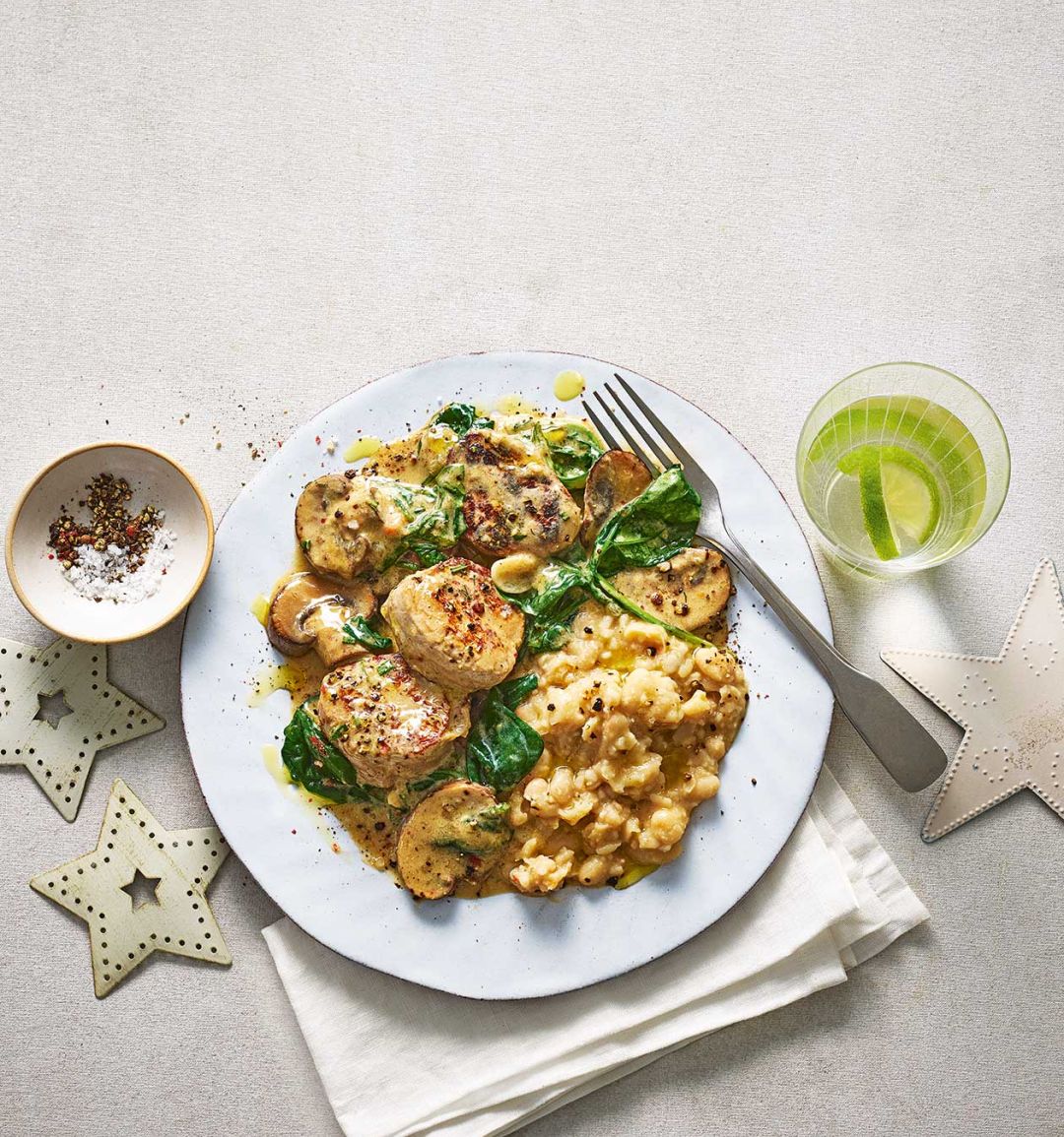 Pork fillet with garlicky mushroom gravy