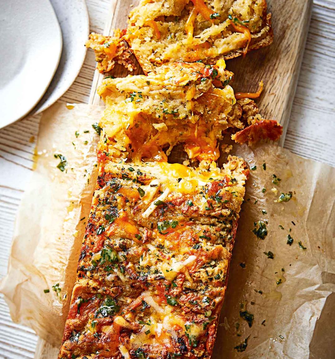Cheesy garlic pull-apart loaf