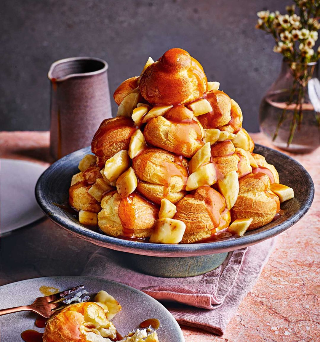 Cheesecake profiteroles with banana toffee sauce