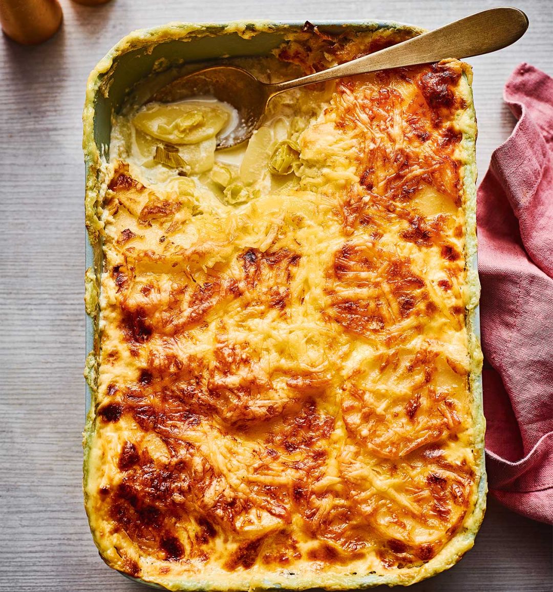 Creamy potato and leek gratin
