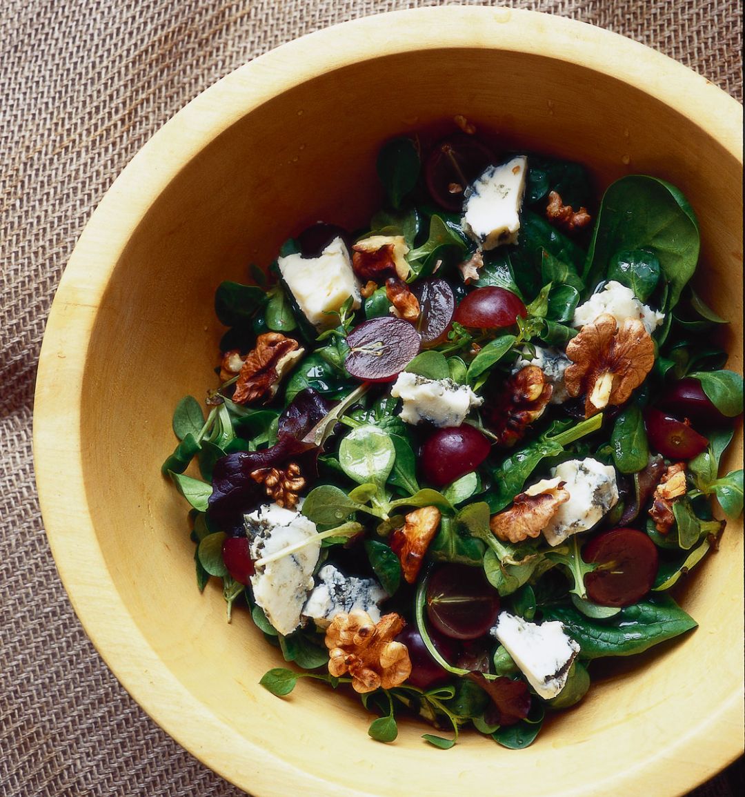 Grape, Gorgonzola and walnut salad