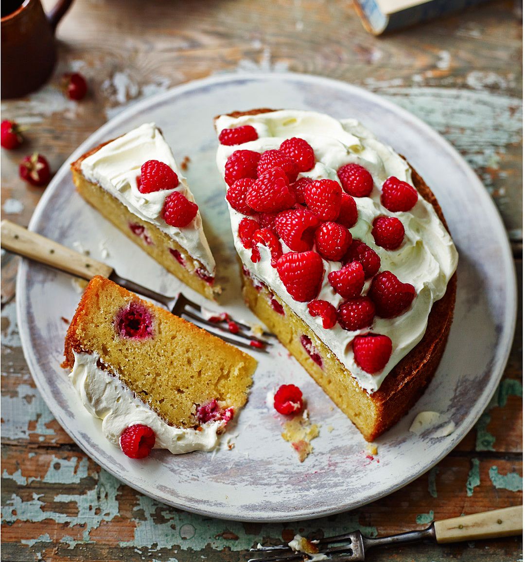 Raspberry Sauternes cake with Chantilly cream  