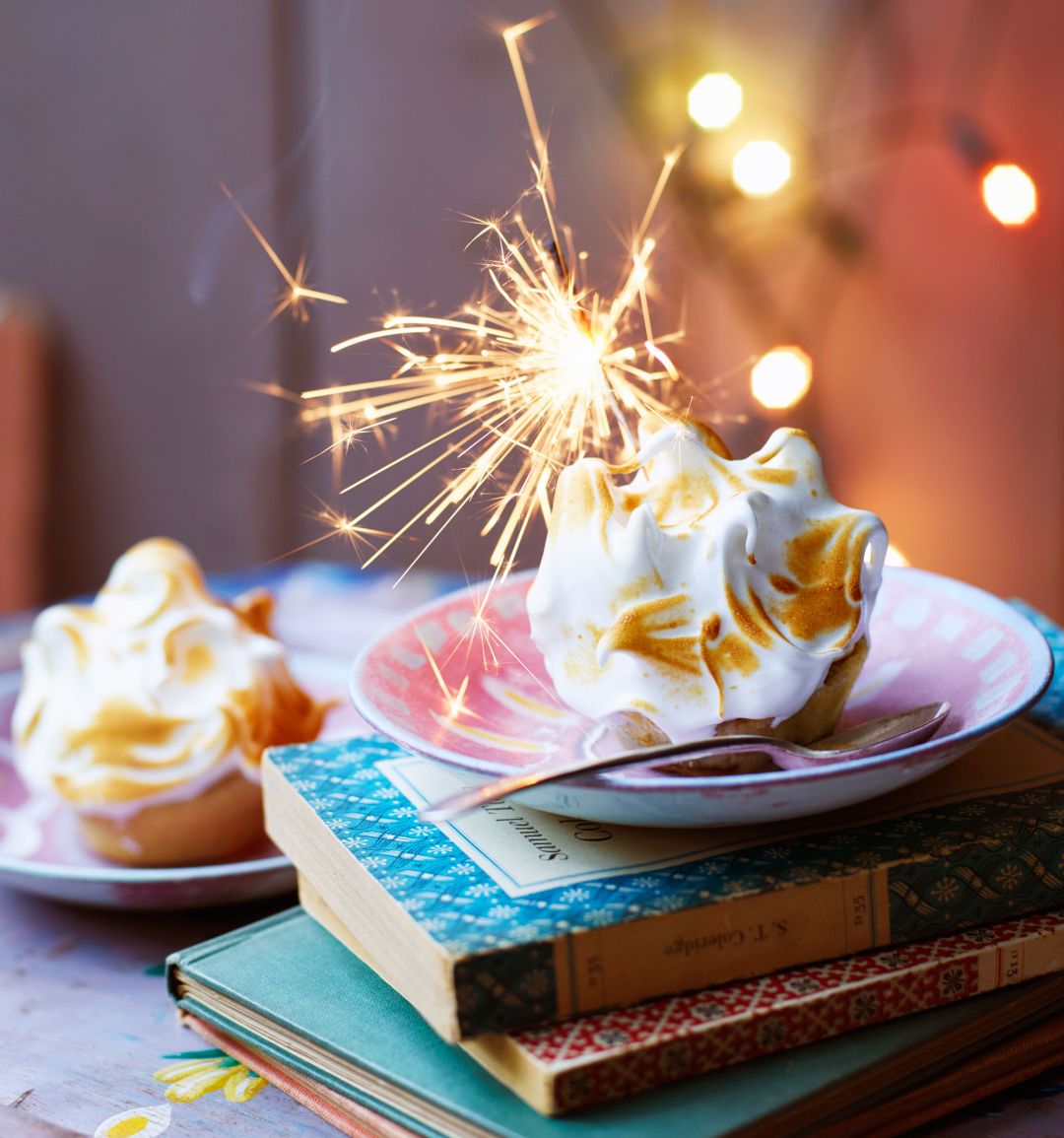 Baked Alaska mince pies 