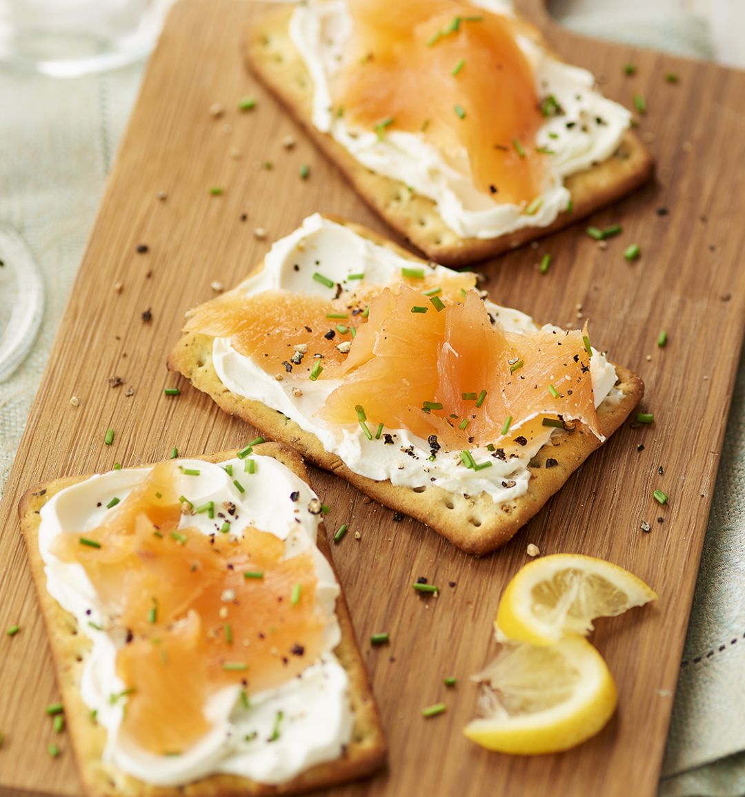Chive crispbreads with smoked salmon and cream cheese topping