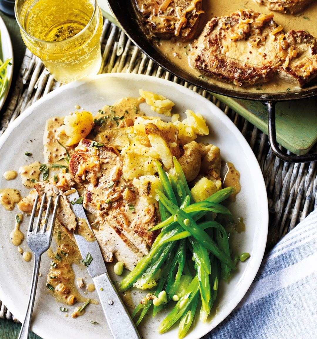 Pork loin steaks in cider and tarragon sauce