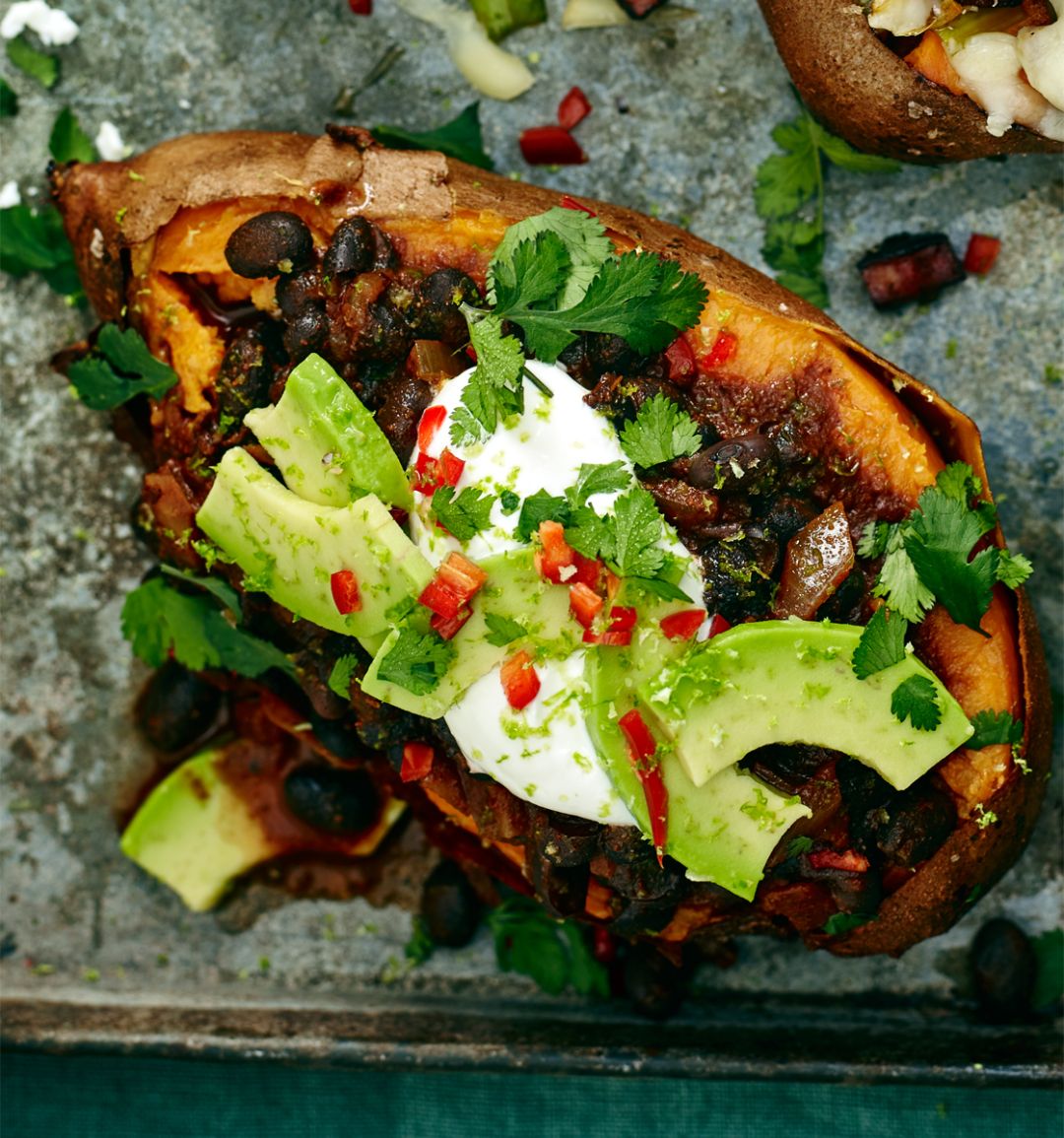 Baked sweet potato with easy black bean chilli