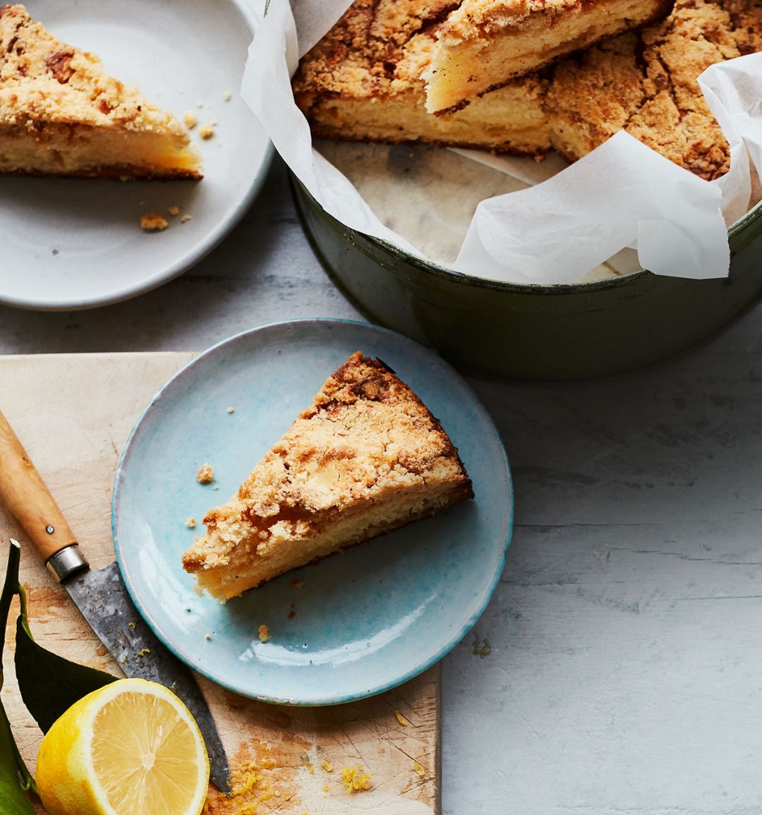 Lemon crumble cake