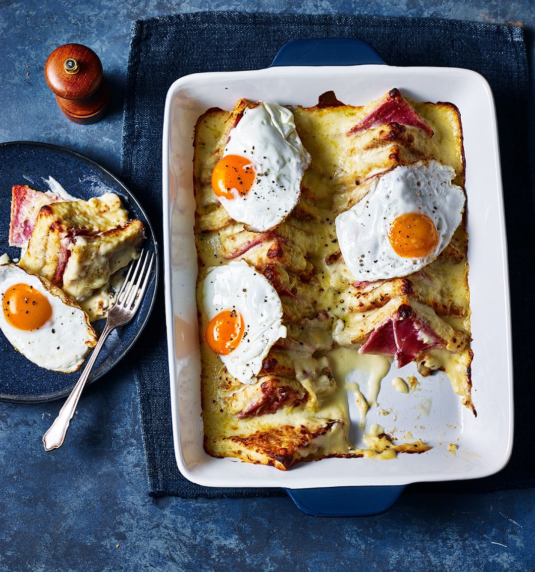 Croque madame brunch bake
