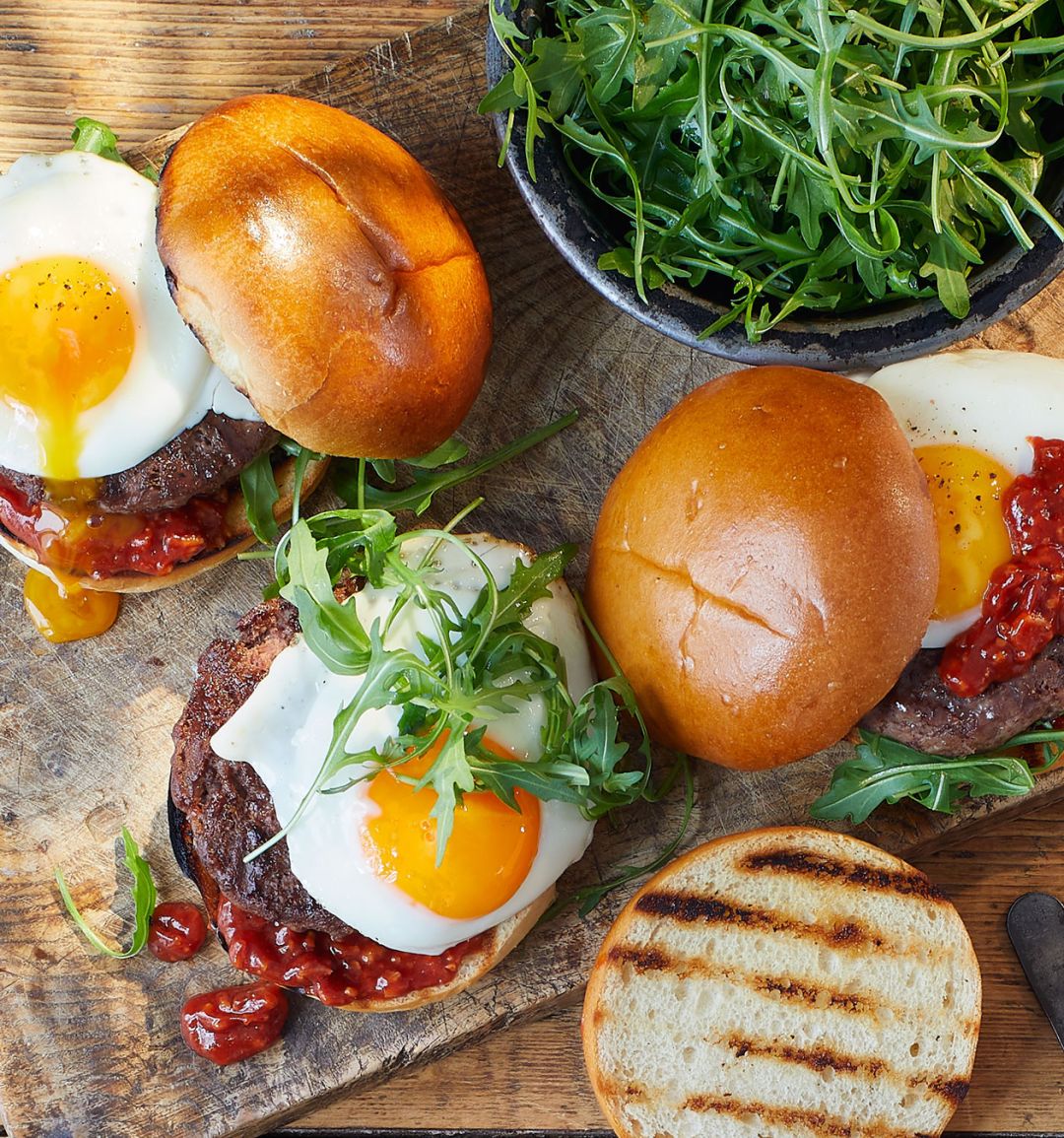 Brunch burger with bacon ketchup 