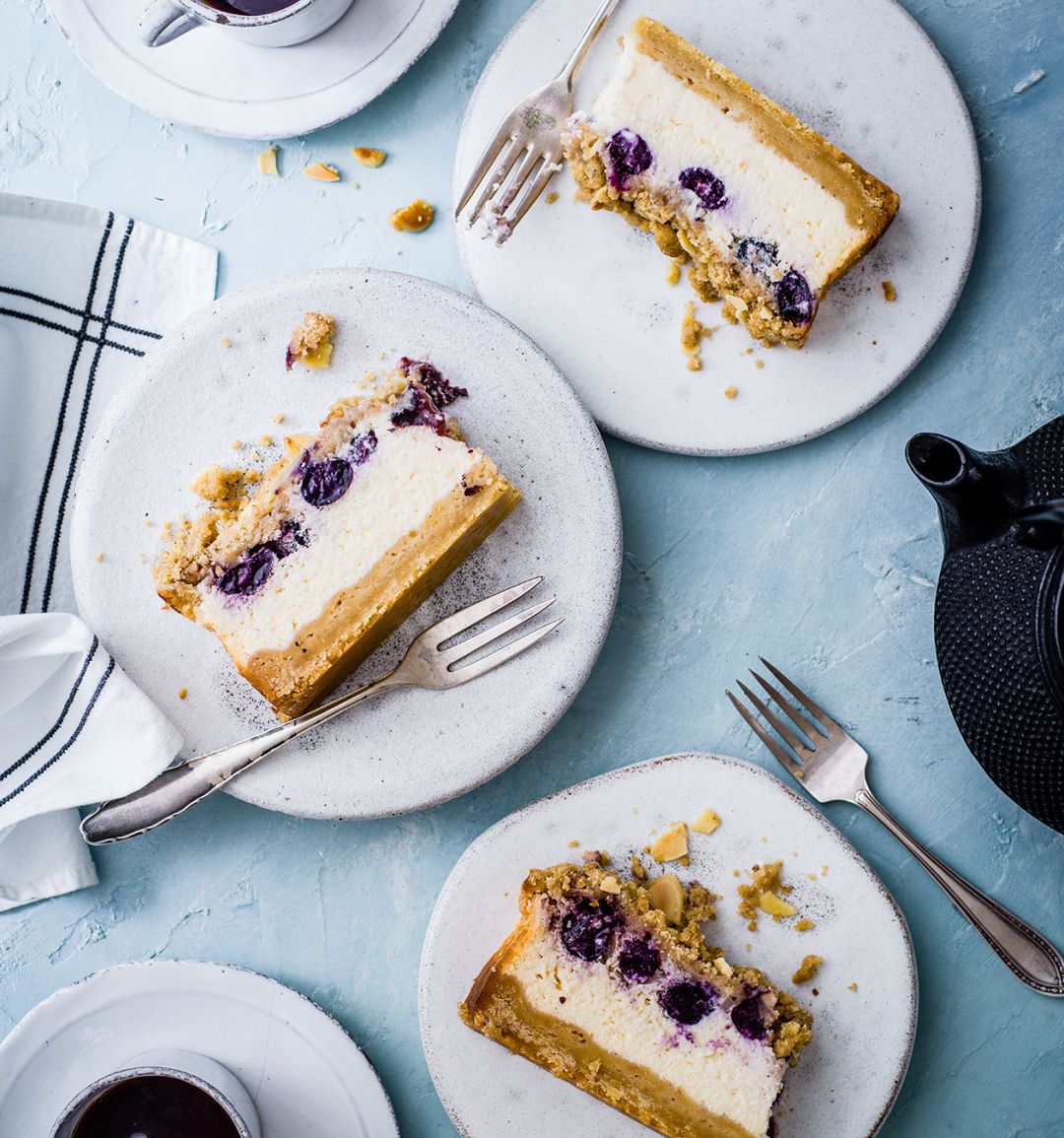 Blueberry cheesecake crumble bars
