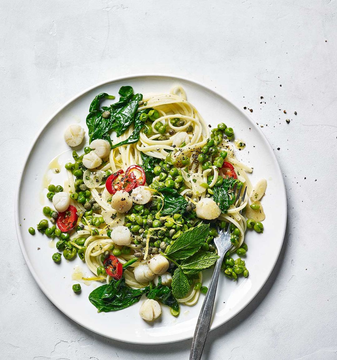 Lemony scallop and pea linguine