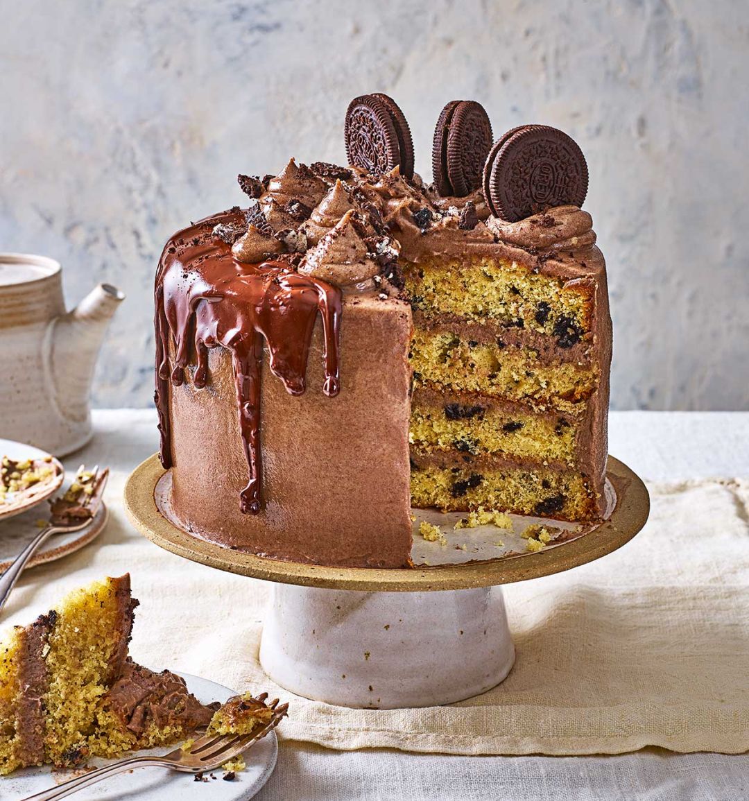 Cookies and cream layer cake