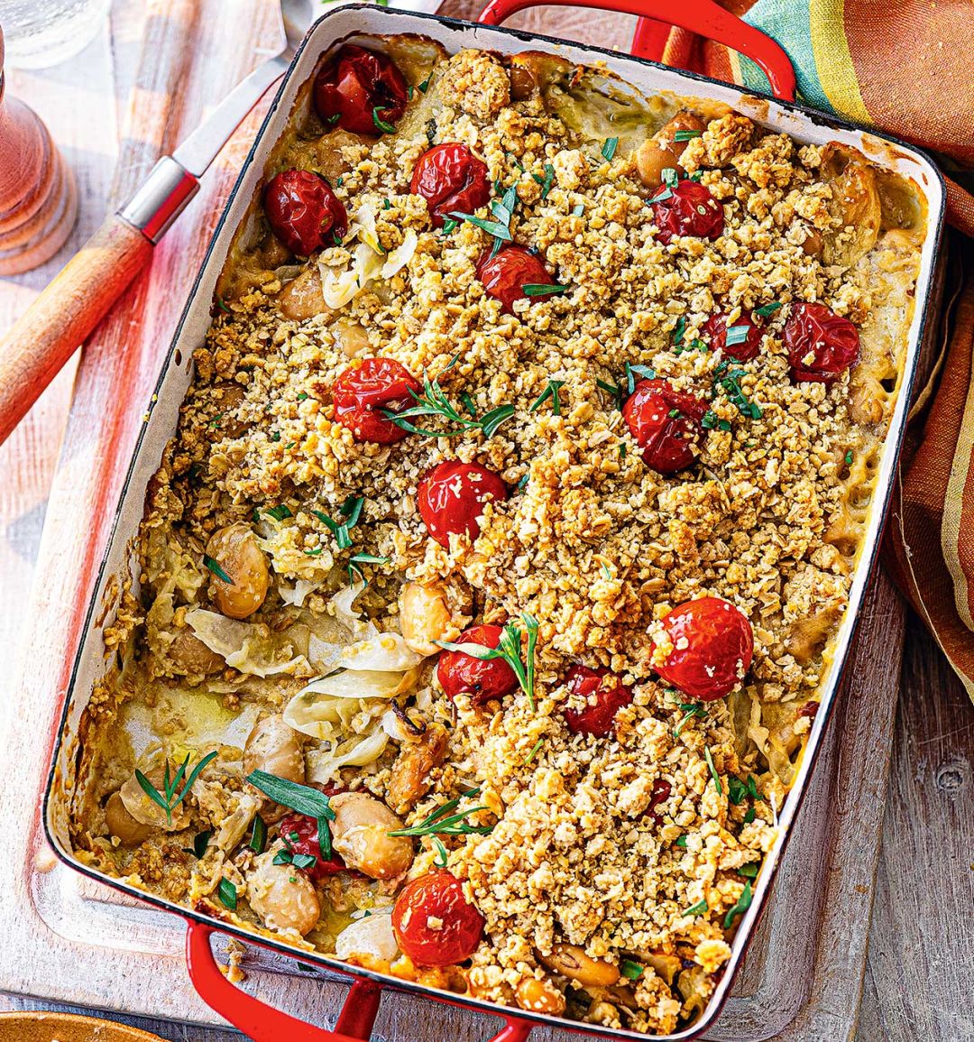 Oat crumble with fennel, butter beans and tomatoes
