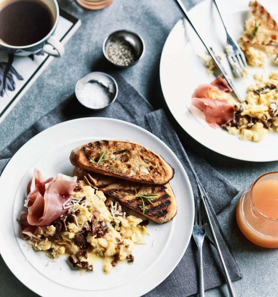 Scrambled eggs with porcini and prosciutto