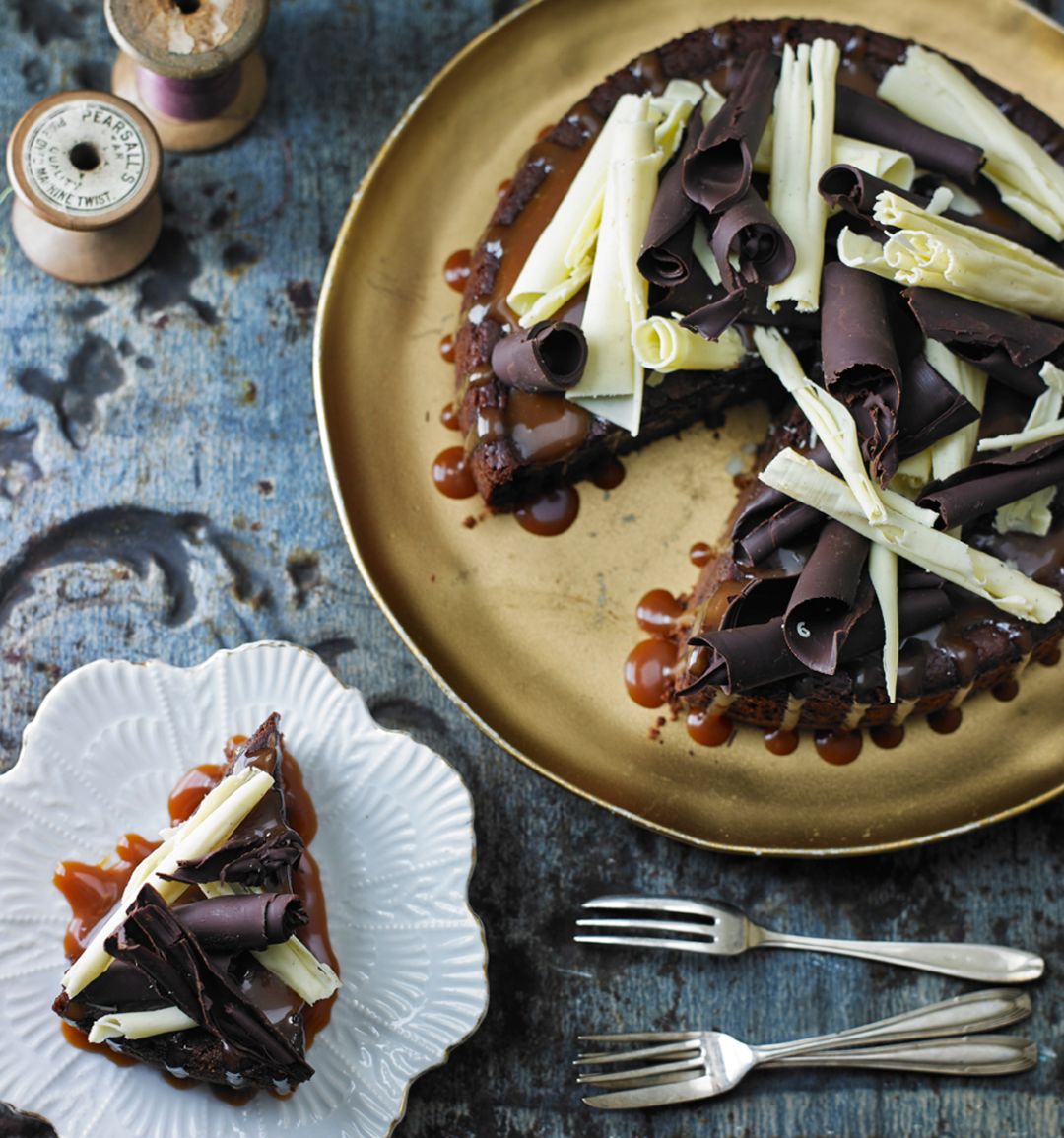 Chocolate cheesecake with salted caramel sauce