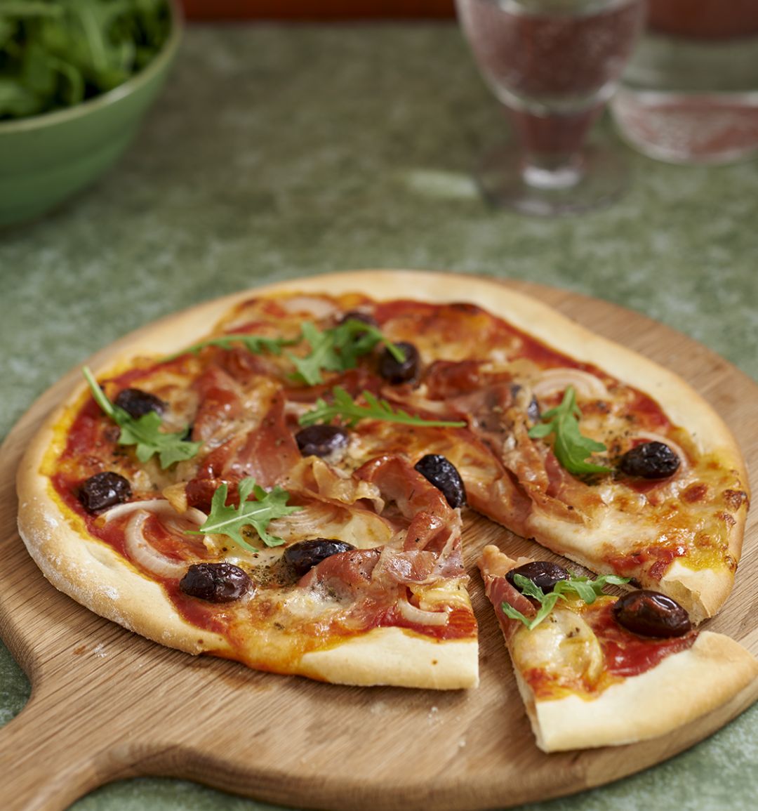 Prosciutto, olive and onion pizza