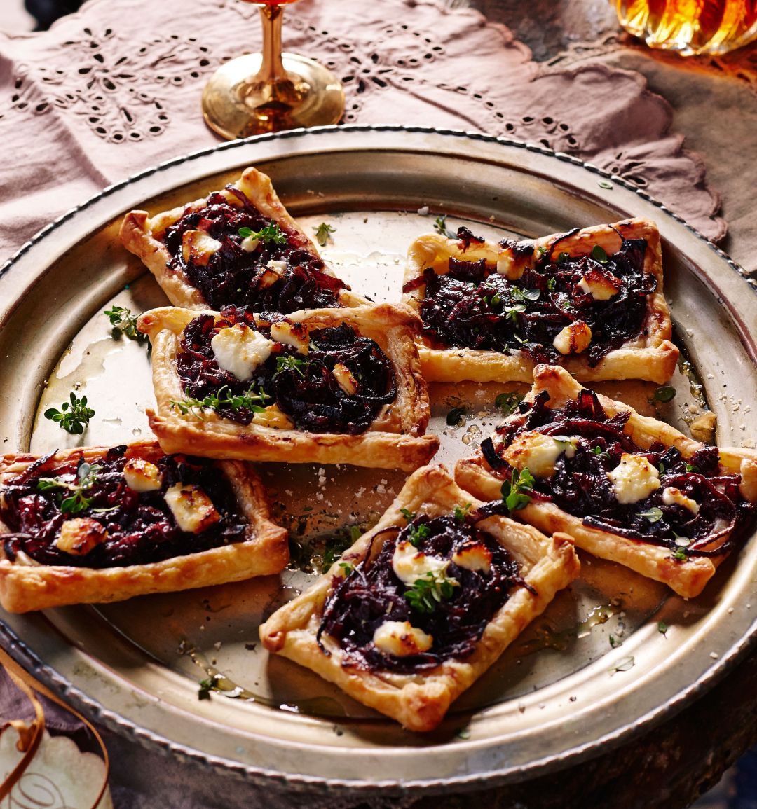 Red wine onion tarts with goats’ cheese