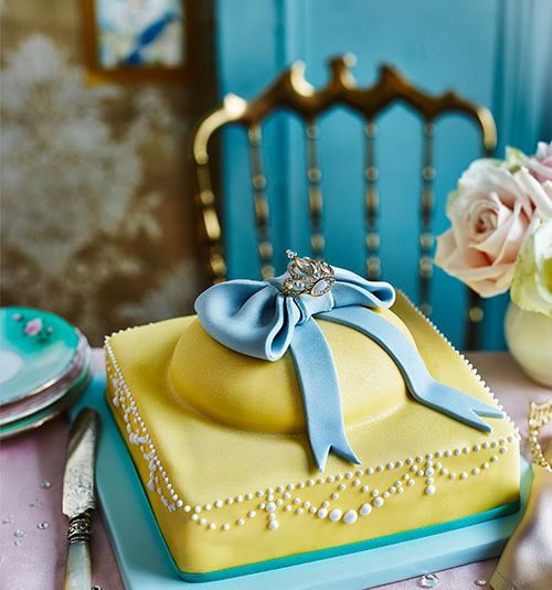 Right royal fondant fancy