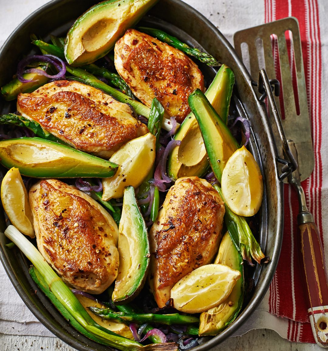 Oven-roasted chicken and avocado with asparagus