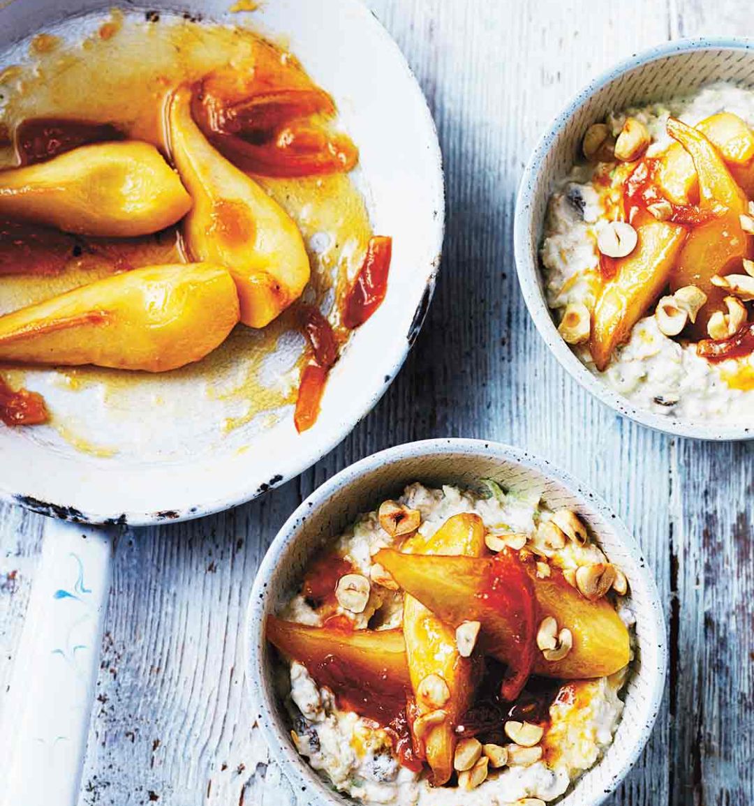 Overnight muesli with marmalade honey pears