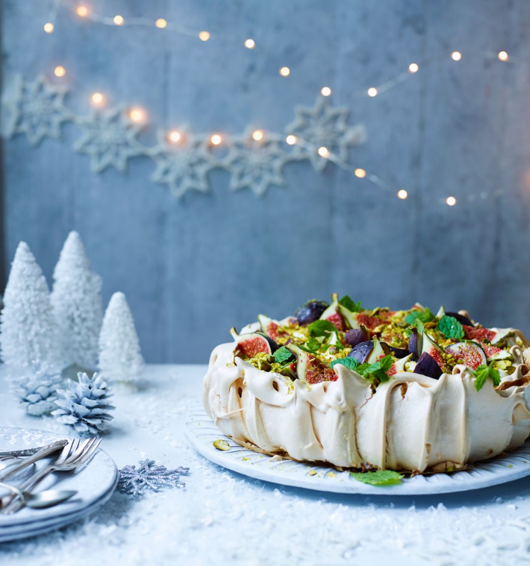 Fig, pistachio, and cinnamon pavlova