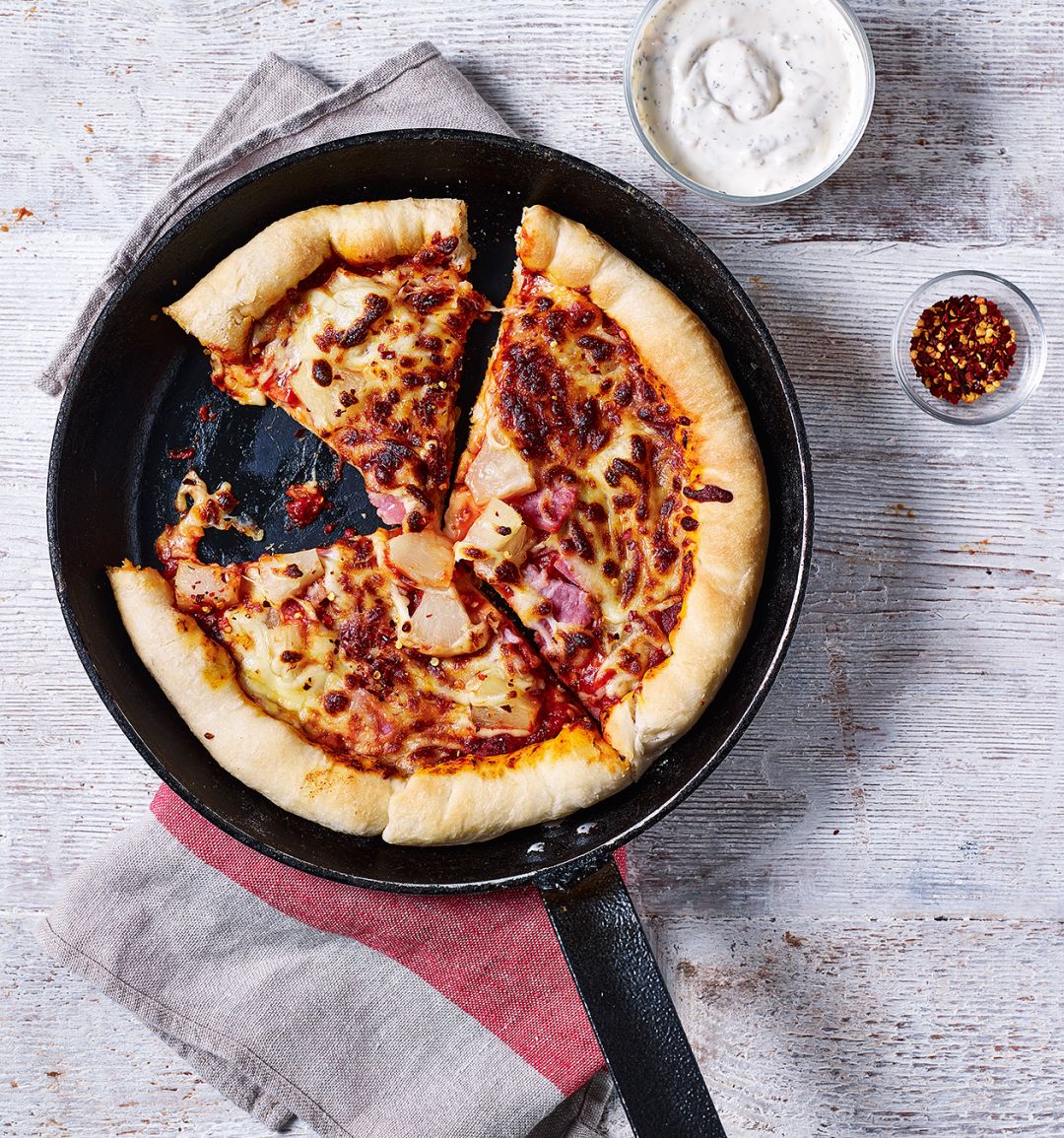 Frying pan Hawaiian pizza 