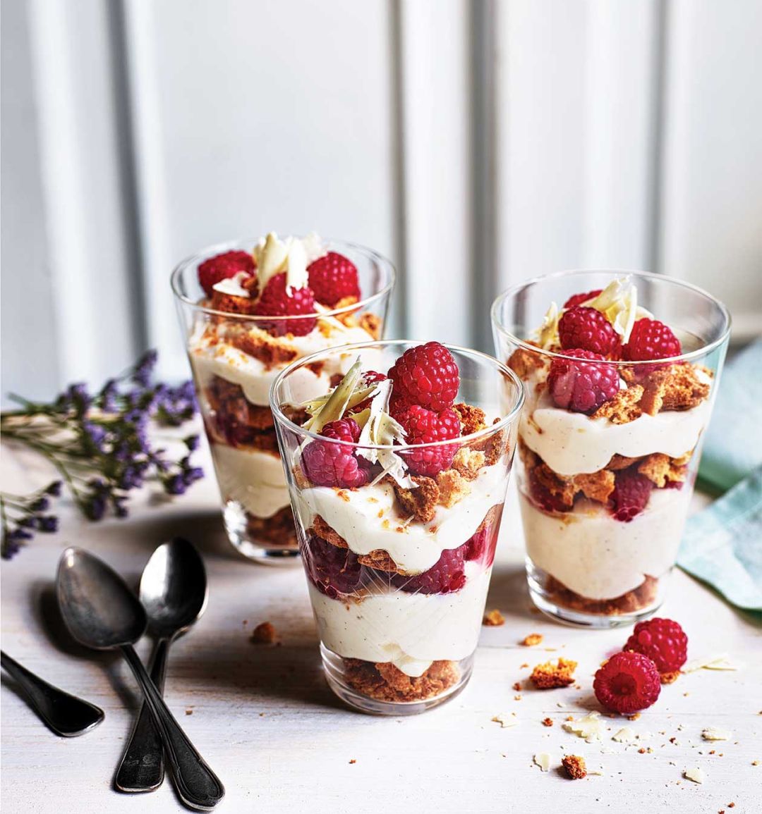 White chocolate and raspberry amaretti cheesecake pots