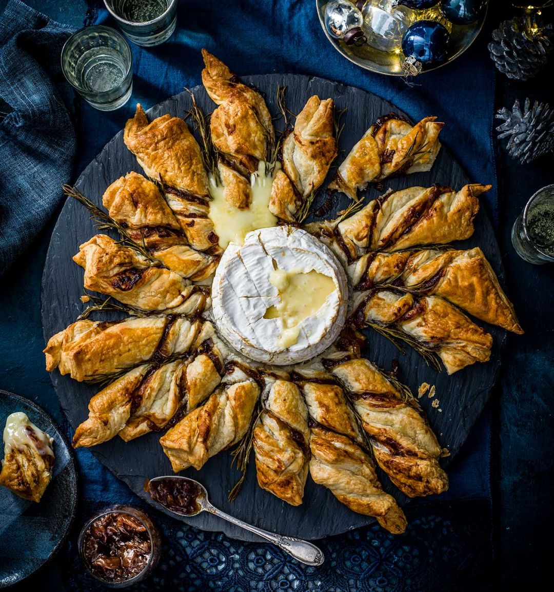 Baked Camembert puff pastry star