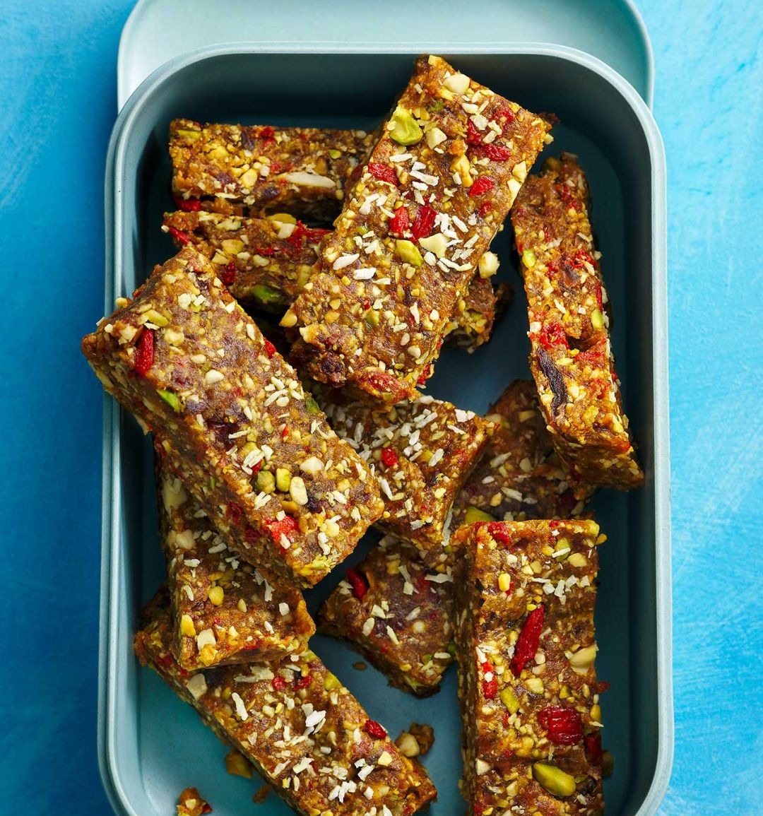 No-bake pistachio and goji berry cookie bars
