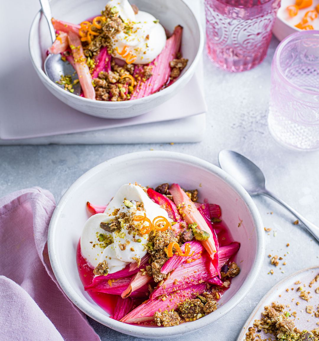 Roasted rhubarb crumble