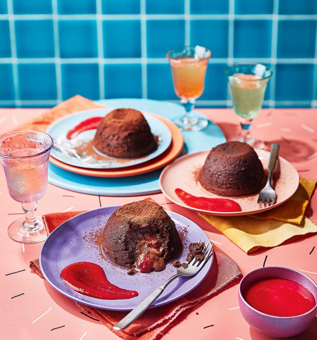 Chocolate fondants with raspberry coulis