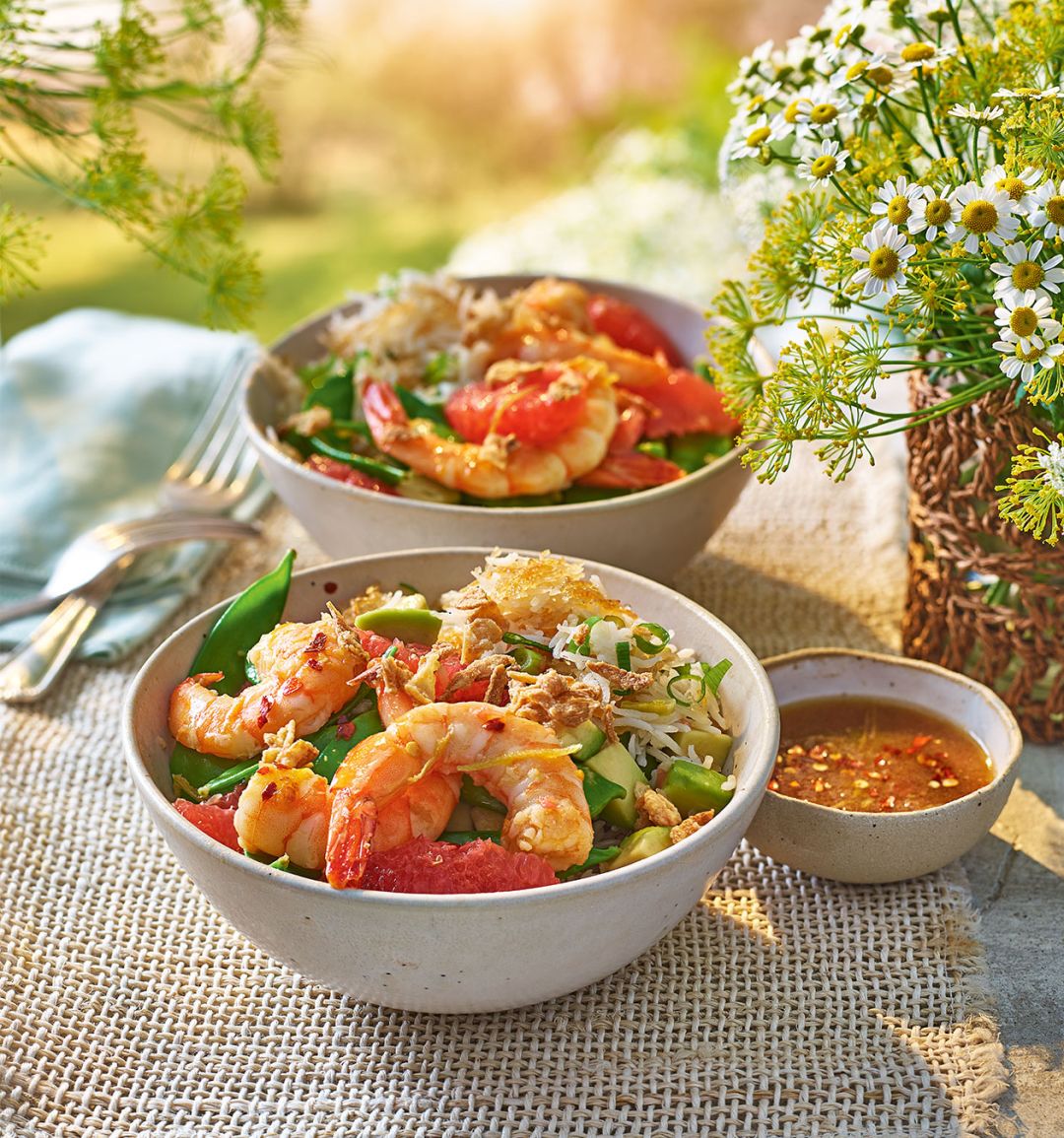 Asian-style prawn and grapefruit salad with crispy rice