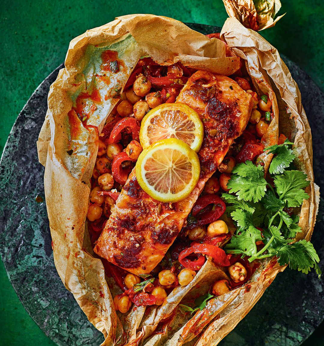 Harissa salmon and chickpeas en papillote