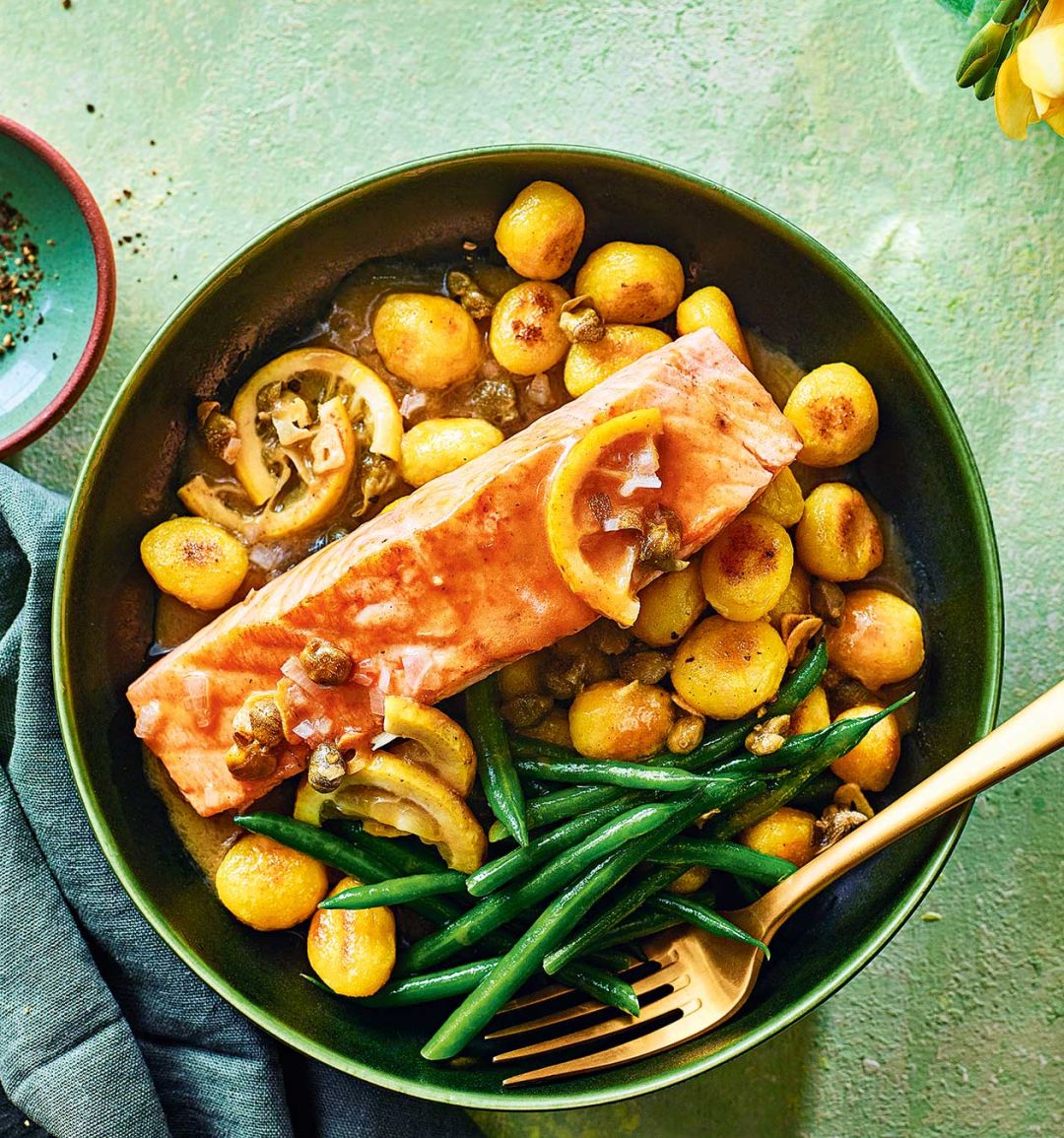 Salmon piccata with crispy gnocchi 