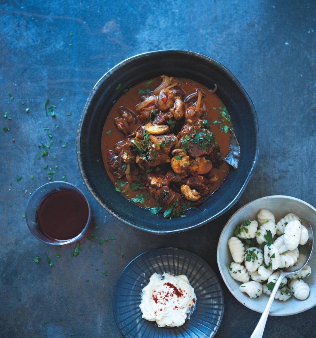 Beef goulash with gnocchi and soured cream