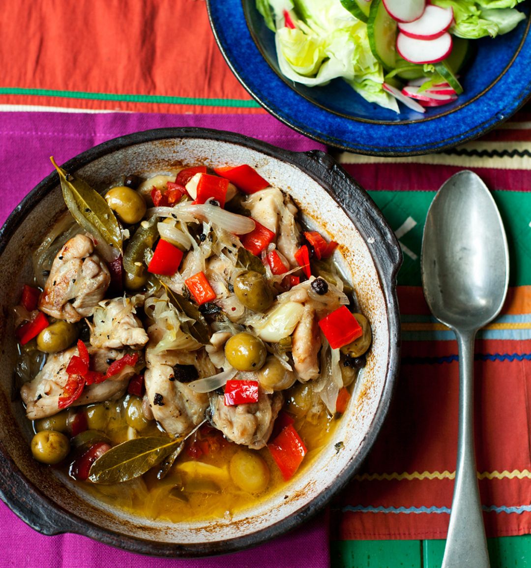 Baked chicken with olives and jalapeños