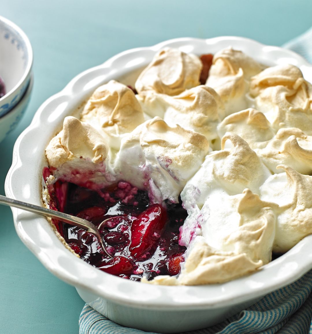 Berry baked meringue