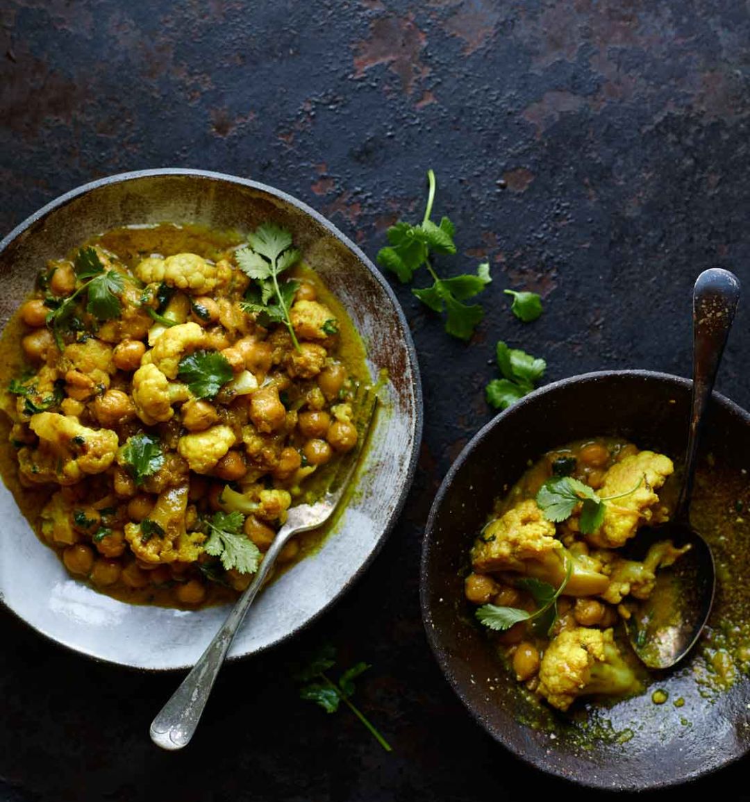 Coconut cauliflower and chickpea curry