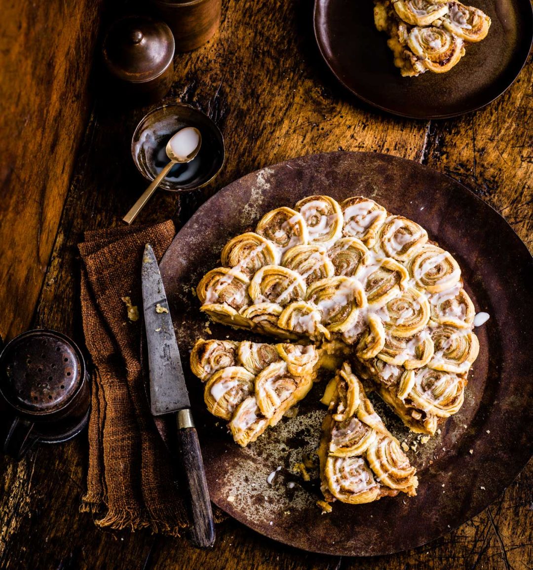 Apple and cinnamon swirl pie