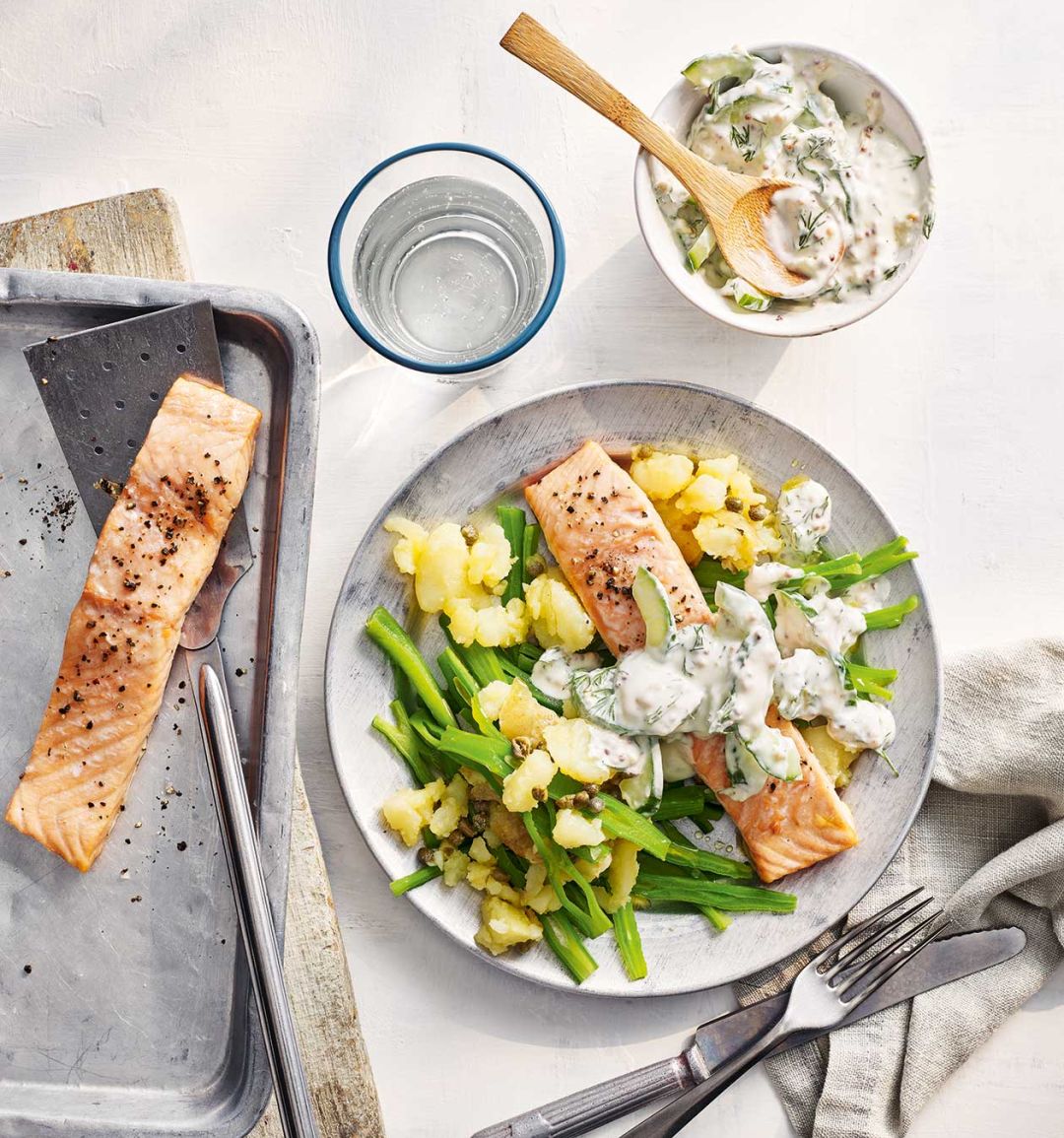 Salmon with dill-cucumber yogurt sauce