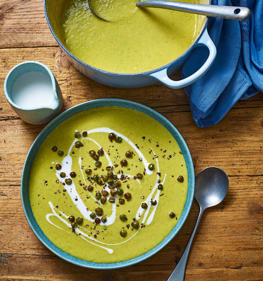 Spicy pea and coconut soup