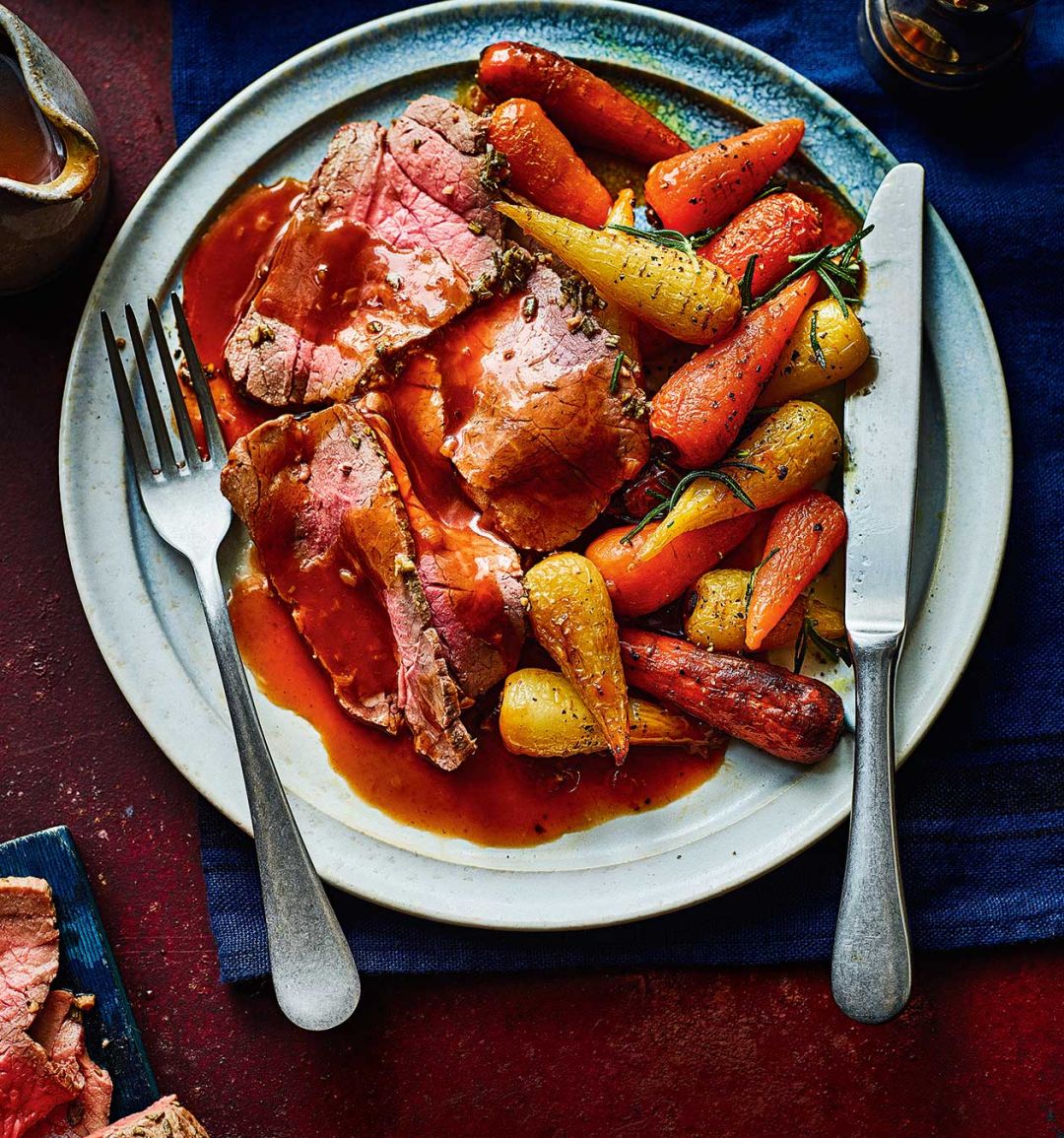 Roast beef with smoked garlic butter 