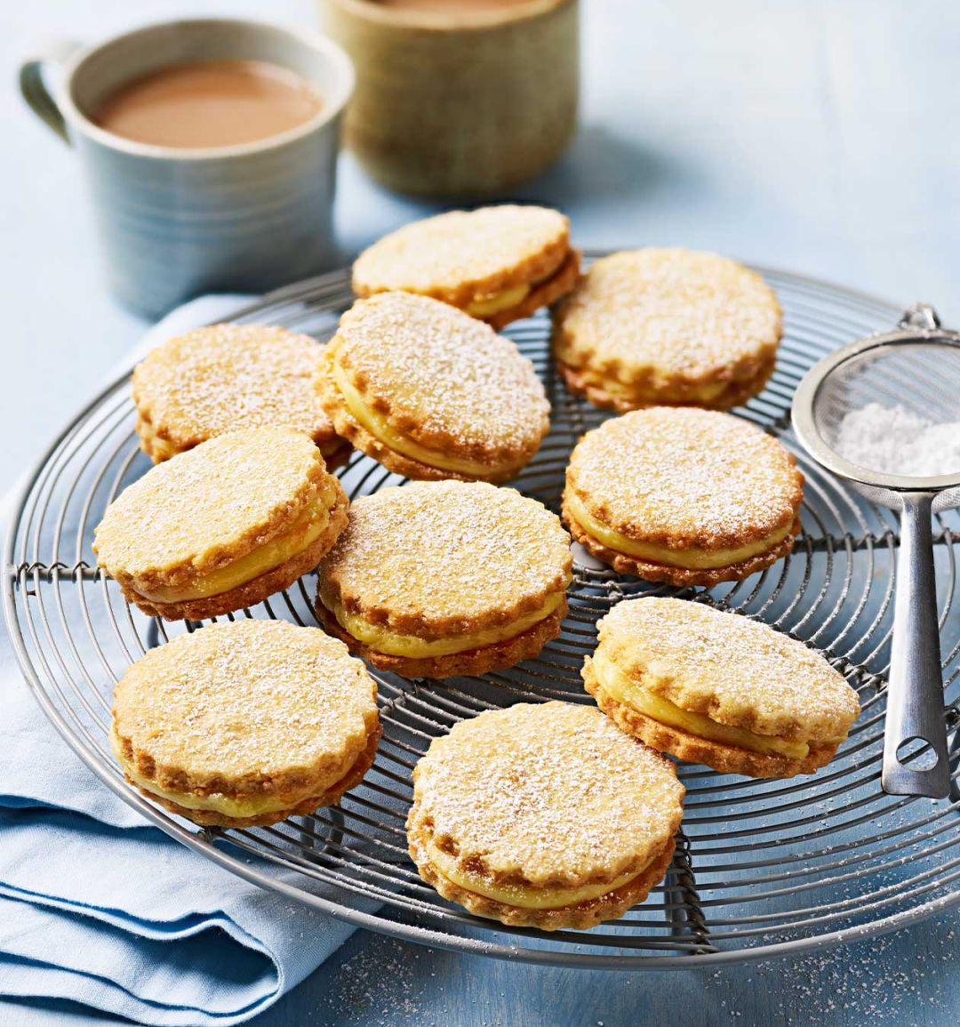 Tea and toast sandwich cookies