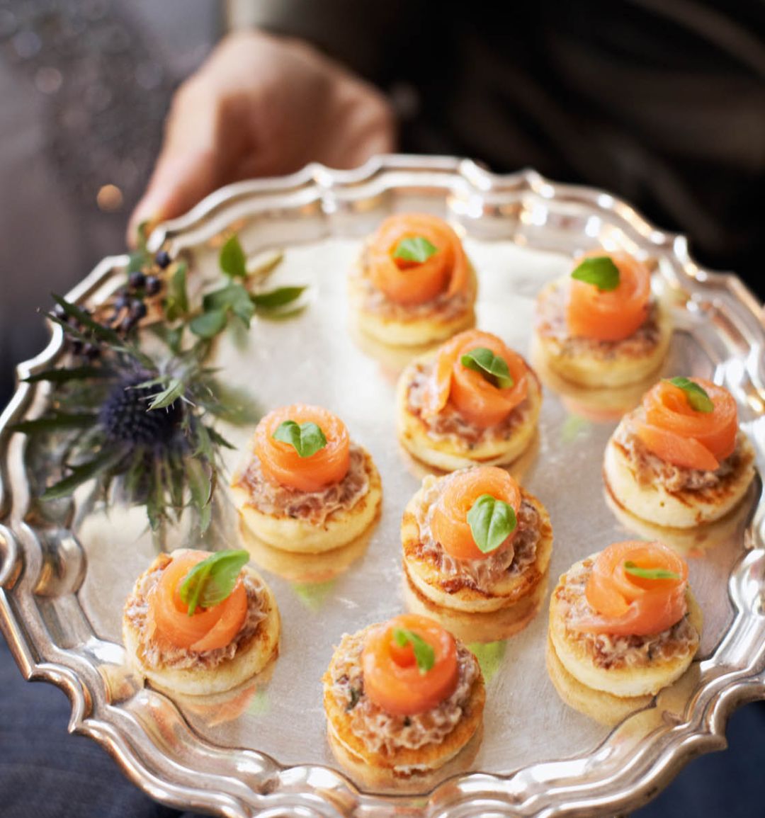 Mini basil and ricotta pancakes with salmon 