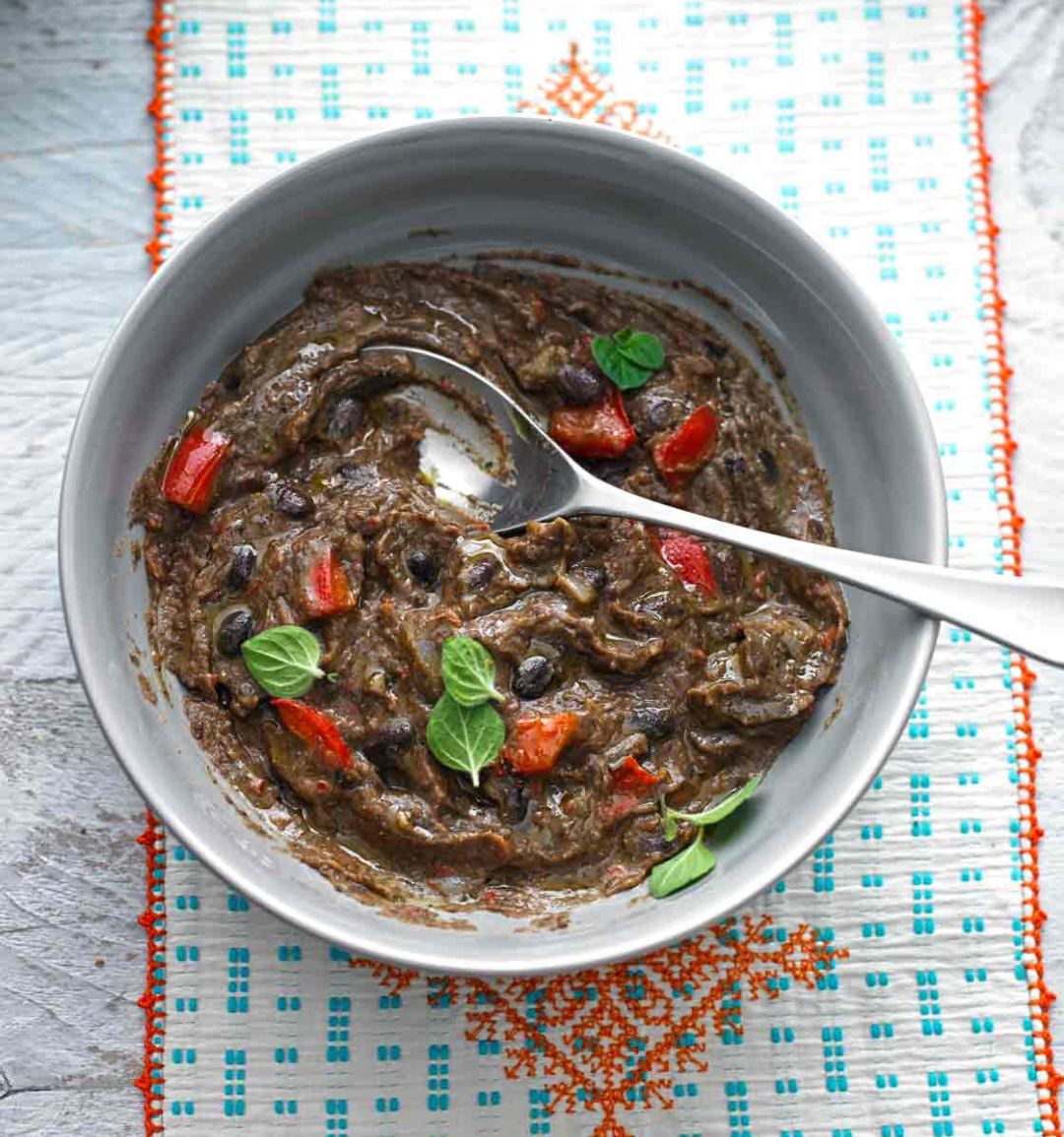 Frijoles negros (Cuban black beans)